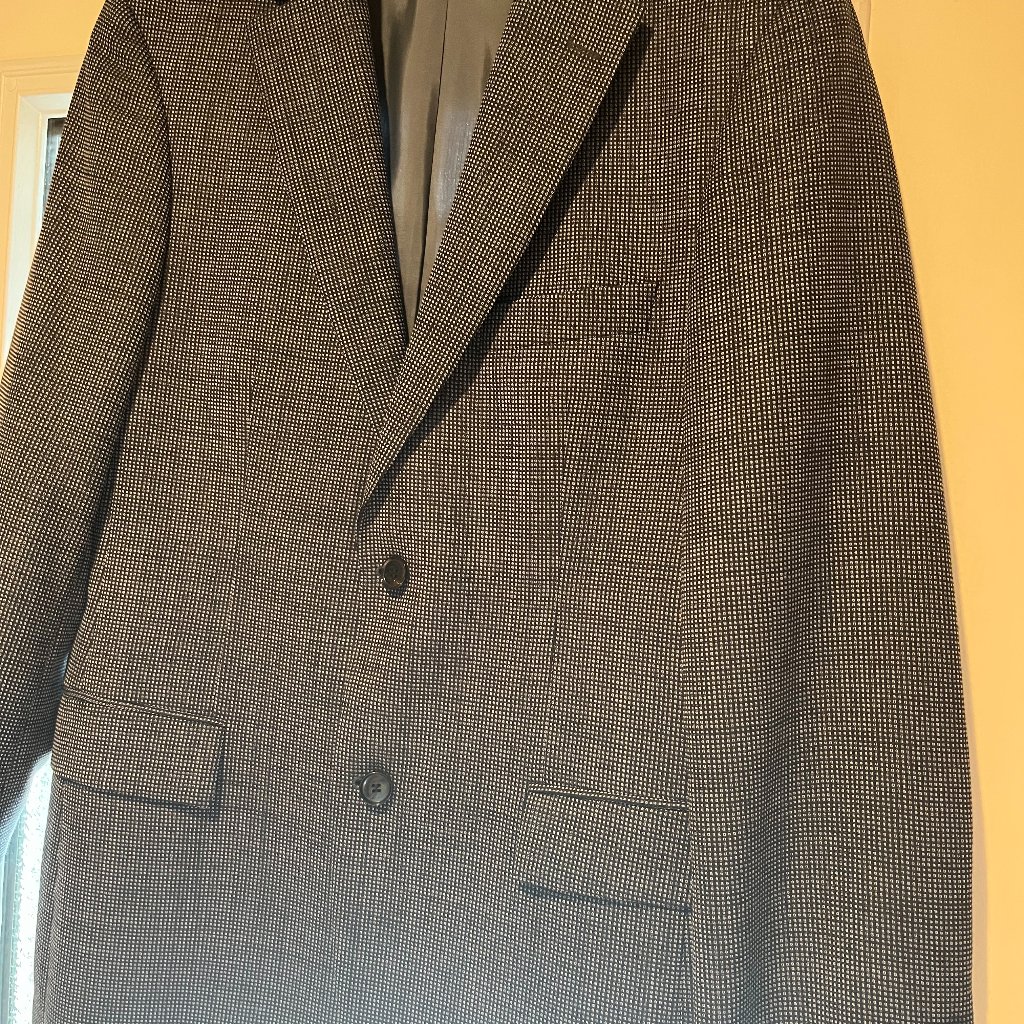 Hugo Boss Navy And White 2 Button Blazer. Made In Turkey. 38r